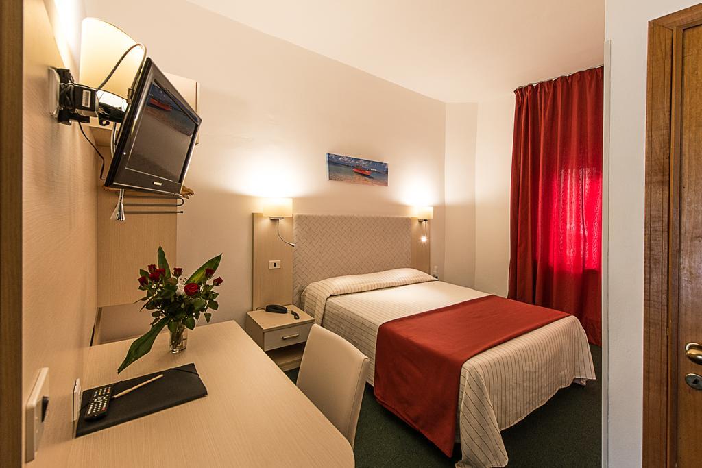 Hotel Ariston Piombino Room photo