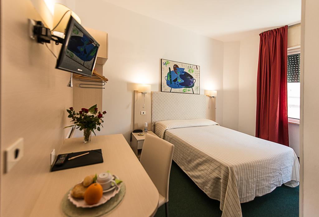 Hotel Ariston Piombino Room photo